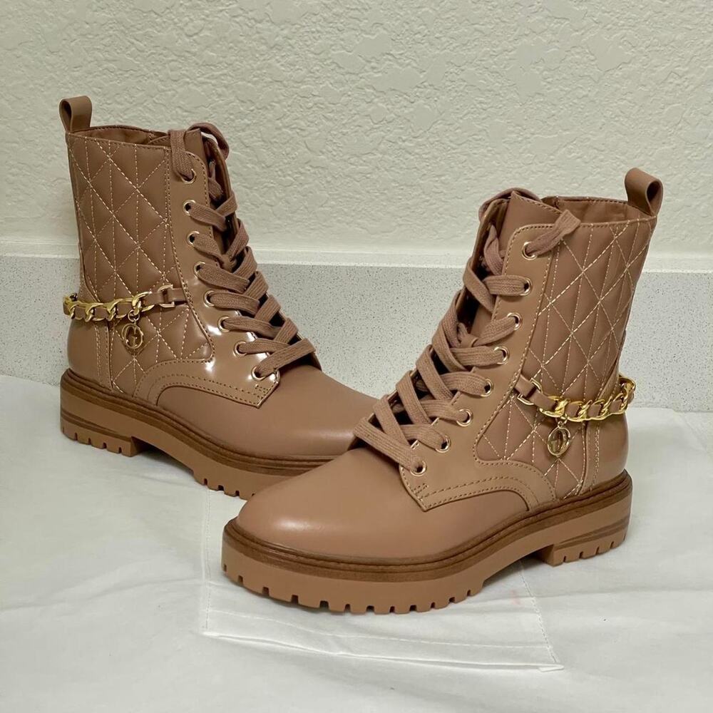NEW GUESS JELLARD LACE UP DOC BOOTS CHAIN QUILTED SIZE 6 TAN